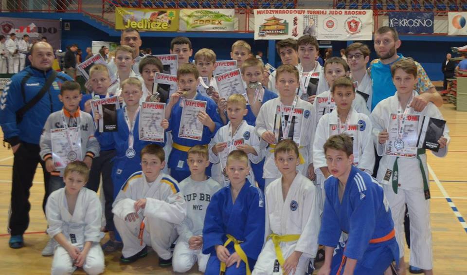 8 золотих, 6 срібних і 4 бронзові нагороди привезли юні закарпатські дзюдоїсти з міжнародного турніру в Польщі 
