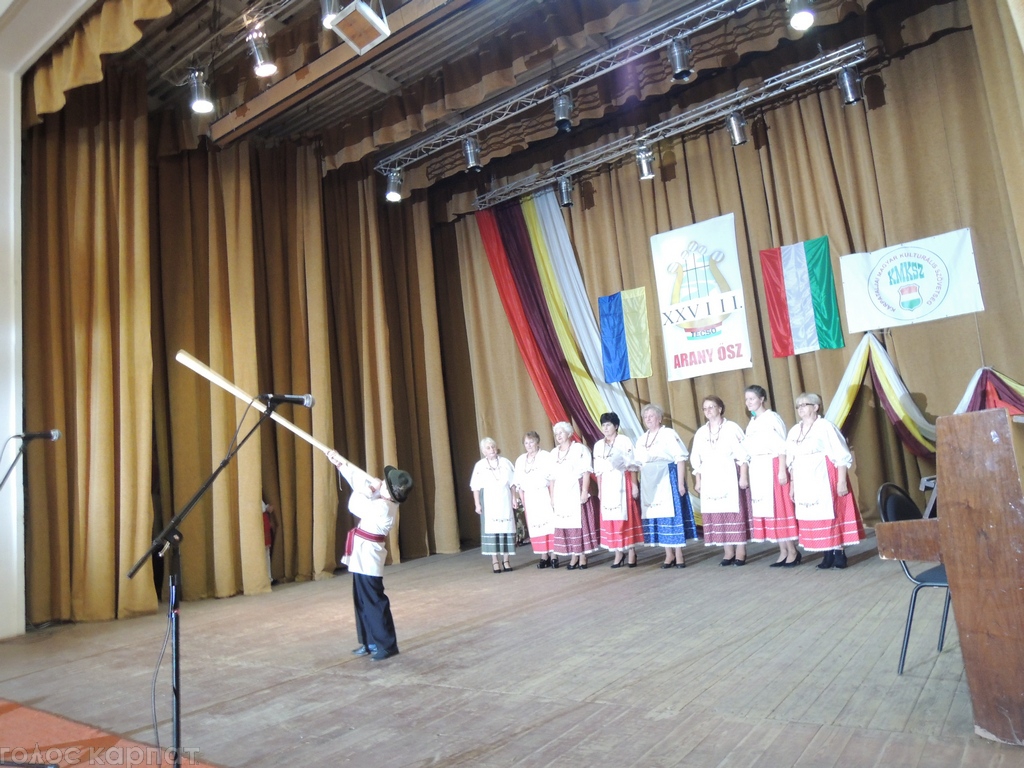 У Тячеві зустріч хорів і танцювальних гуртів організували під назвою "Золота осінь KMKSZ" (ФОТО)