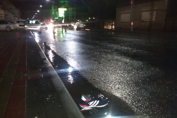 Поблизу автовокзалу в Хусті, перебігаючи дорогу в невстановленому місці, під колесами "Мазди" загинув чоловік (ФОТО)