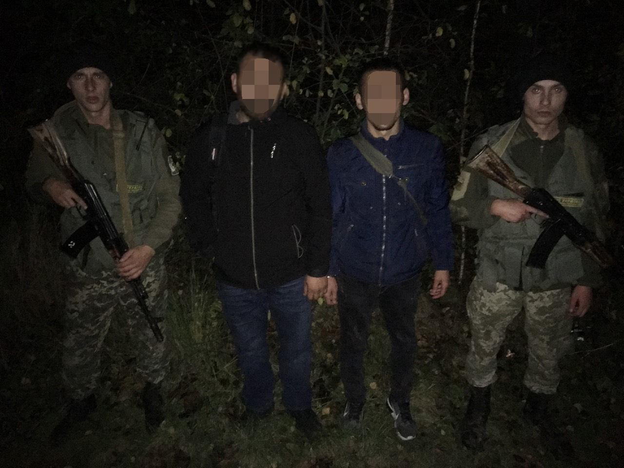 Біля українсько-словацького кордону затримали двох турків, що намагалися подолати загороджувальний паркан (ФОТО)