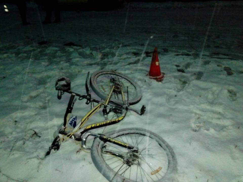 У Мукачеві Vauxhall Vivaro збив велосипедиста, потерпілого шпиталізували з травмами (ФОТО)