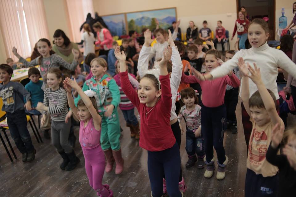 "Щасливі діти" влаштували для маленьких ужгородців новорічні "Хвилинки щастя" (ФОТО)