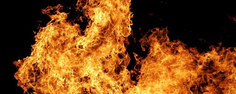 На пожежі в будинку на Мукачівщині чоловік отруївся чадним газом та отримав опіки обличчя, рук і стегон