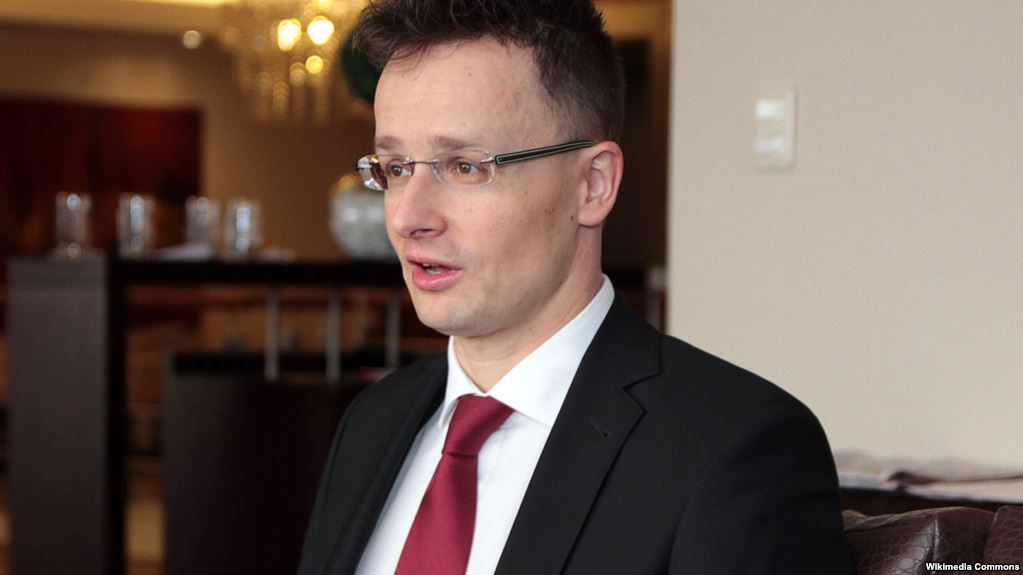 Угорський міністр вирішив, що заради НАТО Україна має скасувати закон про освіту