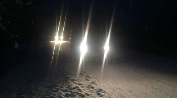 Через снігопад знову ускладнений рух транспорту в районі Абранського та Латірського перевалів (ВІДЕО)