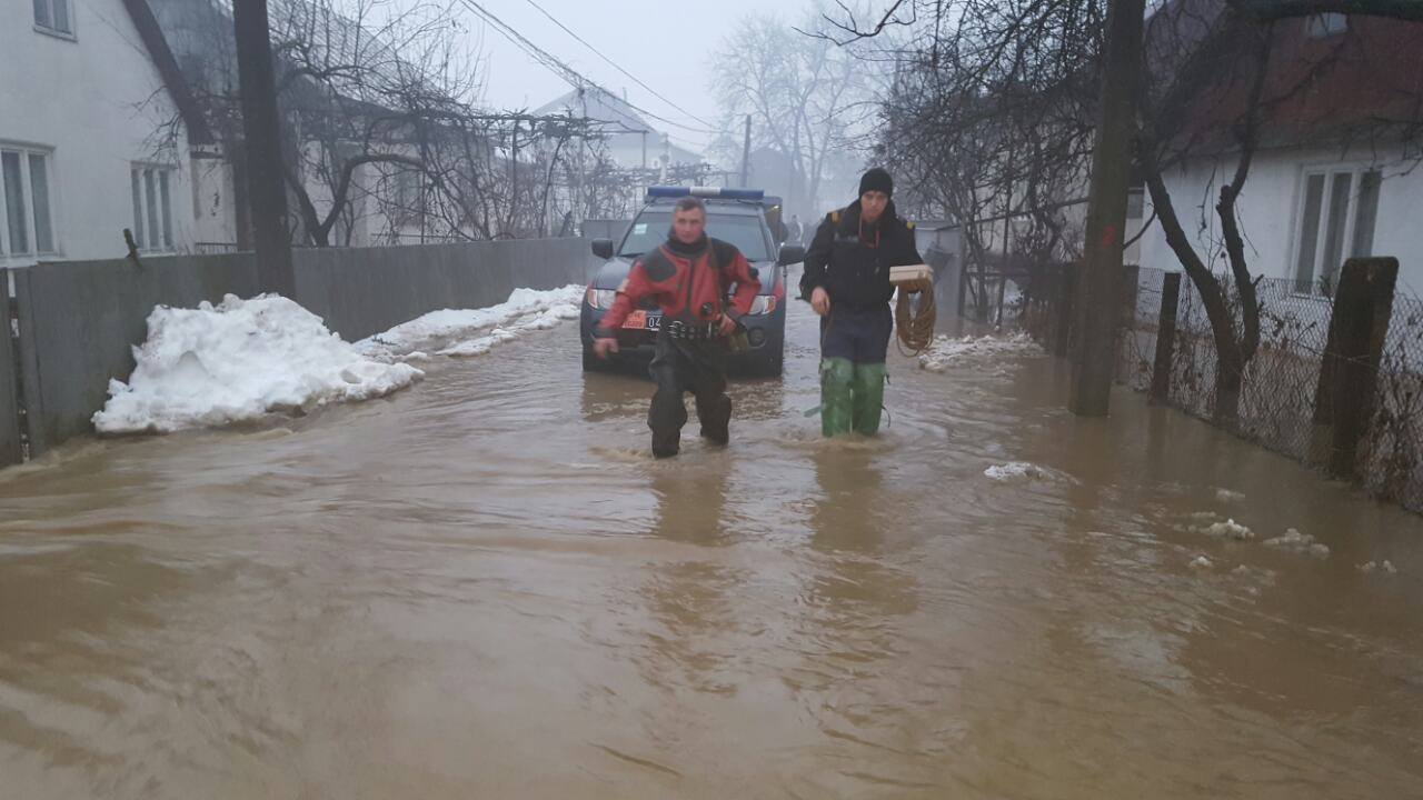 Оперативна інформація щодо ліквідації наслідків несприятливих погодних умов на території Закарпатської області станом на 12:00 5 лютого