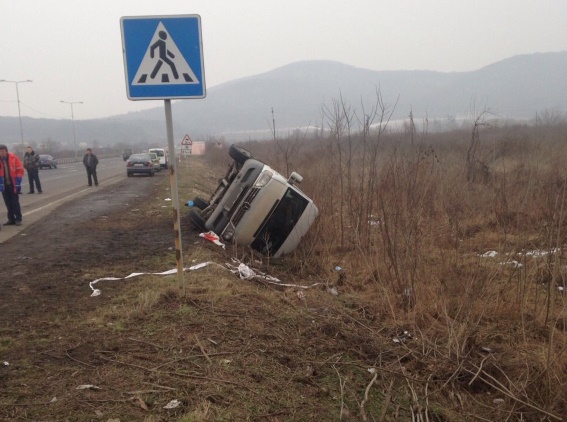 У ДТП з мікроавтобусом на Ужгородщині травмувалися 7 людей (ОФІЦІЙНО)