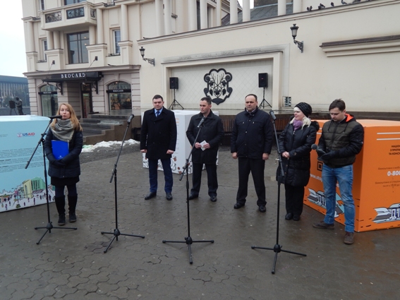 В Ужгороді відкрили інсталяцію "Грані", покликану привернути увагу до проблеми торгівлі людьми (ФОТО)
