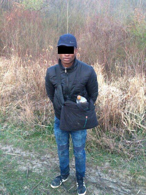 На Закарпатті затримали нігерійця, котрий намагався незаконно потрапити в Угорщину (ФОТО)