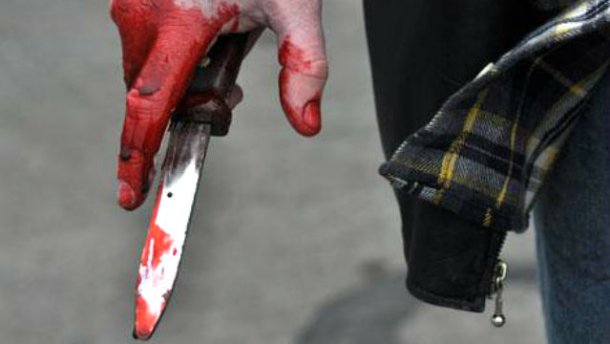 У Мукачеві ножем у груди вбили 46-річного чоловіка 