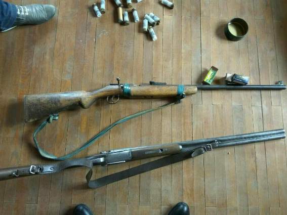 Малокаліберну гвинтівку, мисливську рушницю та 75 набоїв вилучили під час обшуку оселі на Ужгородщині 