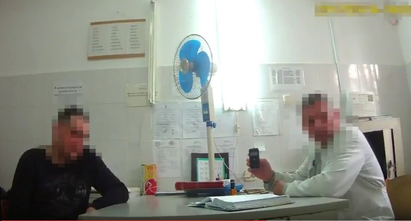 В Ужгороді лікар обласного наркодиспансеру вчергове визнав тверезим водія, який керував напідпитку (ВІДЕО)