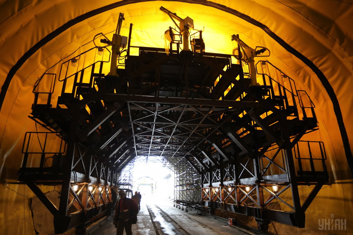 Опубліковано фото з масштабного будівництва Бескидського тунелю в Карпатах