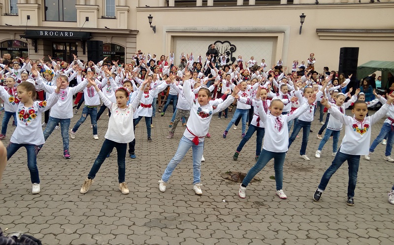 В Ужгороді відбулося свято танцю, присвячене Міжнародному дню танцю (ФОТО)