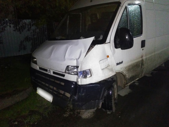 Нетверезий водій мікроавтобуса в Розівці на Ужгородщині врізався в паркан (ФОТО)