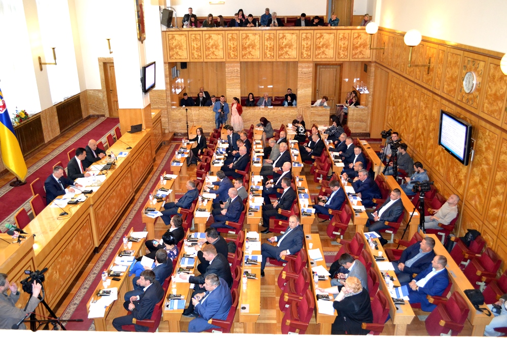 На чергове пленарне засідання Закарпатської облради винесено 34 питання