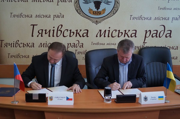 Український Тячів підписав угоду про співробітництво з чеським Яблунковом (ФОТО)