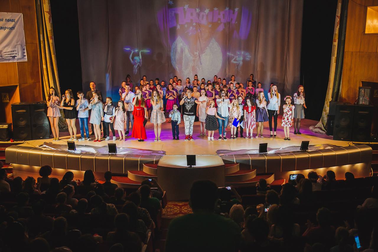 У ПАДІЮНі в Ужгороді святково завершили навчальний рік і нагородили переможців проекту "Зореграй-2017" (ФОТО)