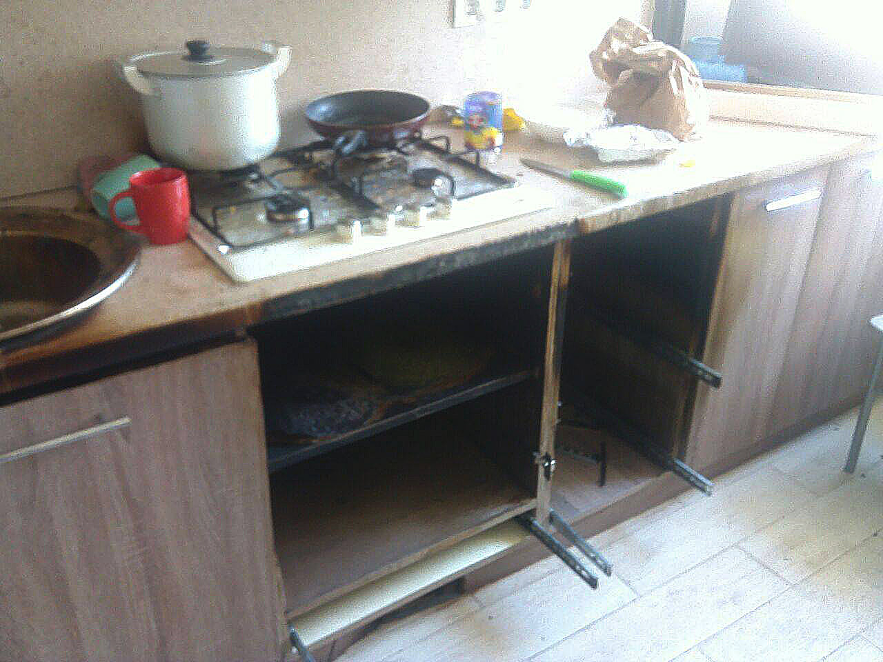 В Ужгороді чоловік, готуючи вечерю, підпалив кухню (ФОТО)