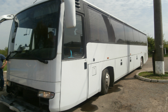 На Закарпатті з'ясовують, як в Україну пропустили куплений у Польщі автобус, розшукуваний Інтерполом як крадений (ФОТО)