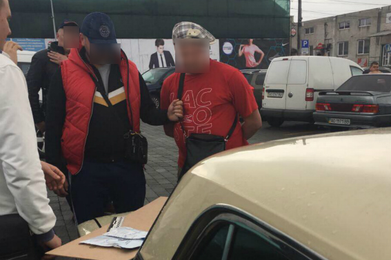 У Мукачеві в ході спецоперації затримували "досвідчених" наркоторговців (ФОТО)