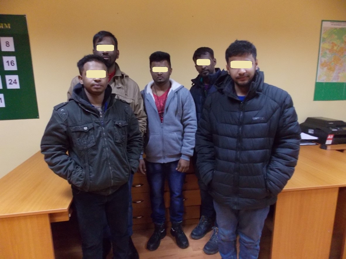 В Ужгороді затримали 5 нелегалів зі Шрі-Ланки, що чекали на переправку до Словаччини із "прицілом" на Швейцарію (ФОТО)