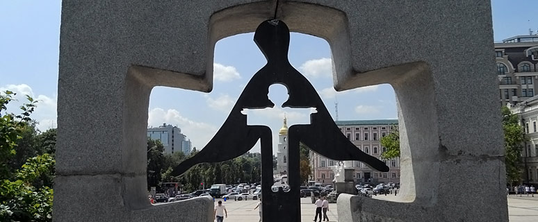 Конкурсні ескізні проекти пам'ятника жертвам Голодомору представлять в Ужгороді