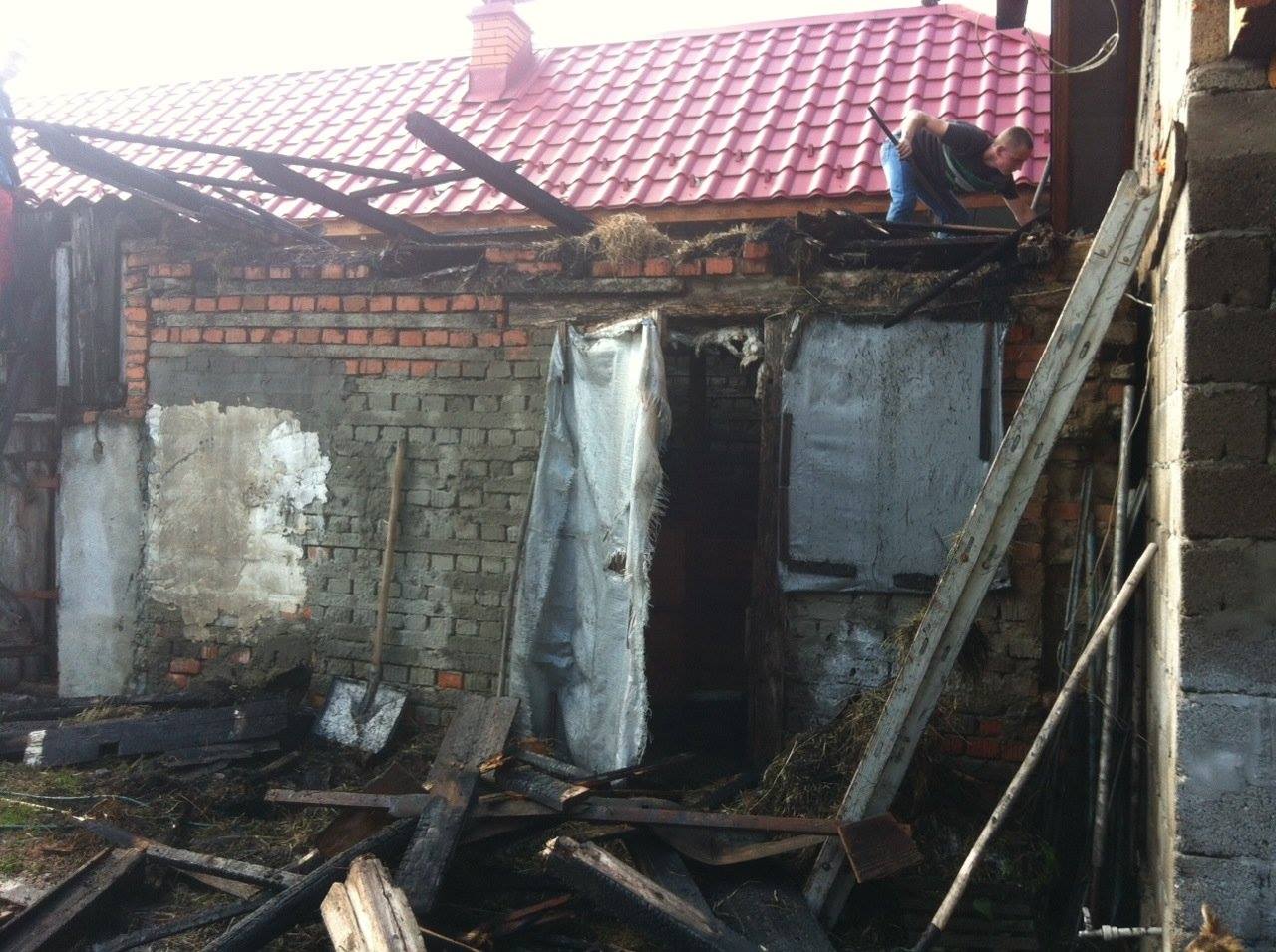 На Ужгородщині та на Хустщині гасили пожежі в надвірних спорудах (ФОТО) 