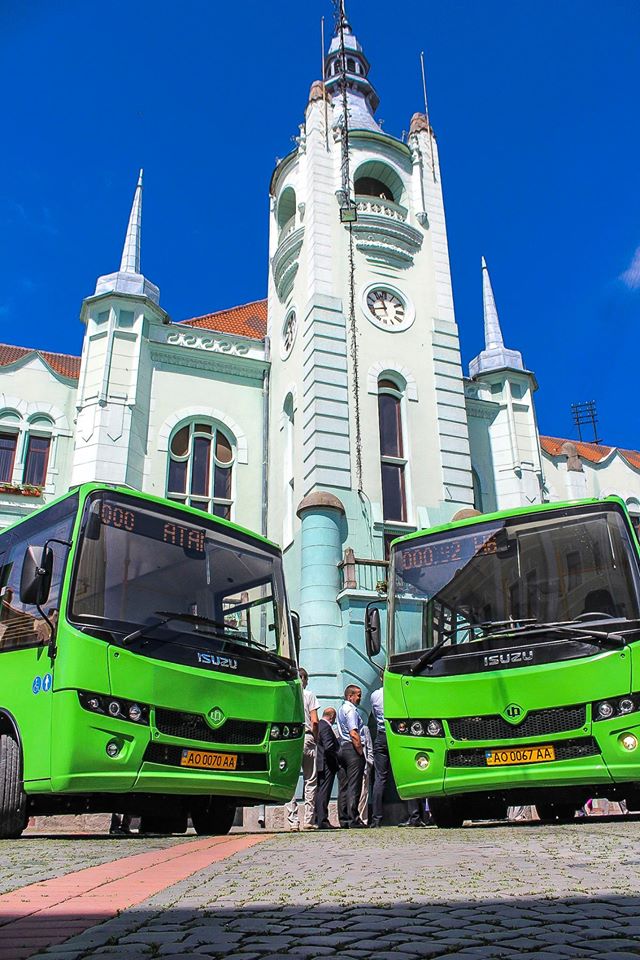 У Мукачеві містяни могли оглянути нові автобуси (ФОТО)