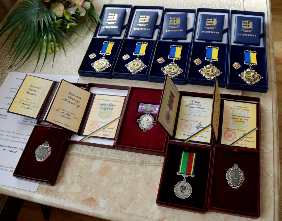 Закарпатцям вручили державні нагороди та "золотого ведмедика" (ФОТО)