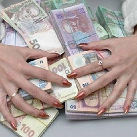 Касирка банку в Ужгороді привласнила 70 тис грн пенсії покійного пенсіонера, підробивши платіжні документи