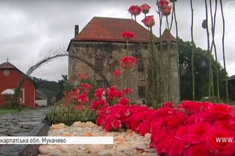 На квітковий фест в закарпатському "Сент-Міклоші" використали 30 тисяч троянд (ВІДЕО)