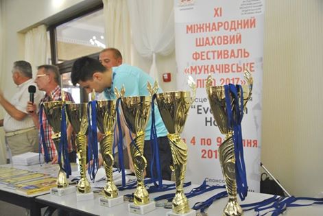 У Мукачеві нагородили переможців міжнародного шахового фестивалю (ФОТО)