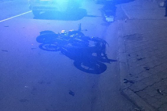 У Хусті в нічній аварії загинув 16-річний водій мотоцикла, за життя пасажира борються лікарі (ФОТО)