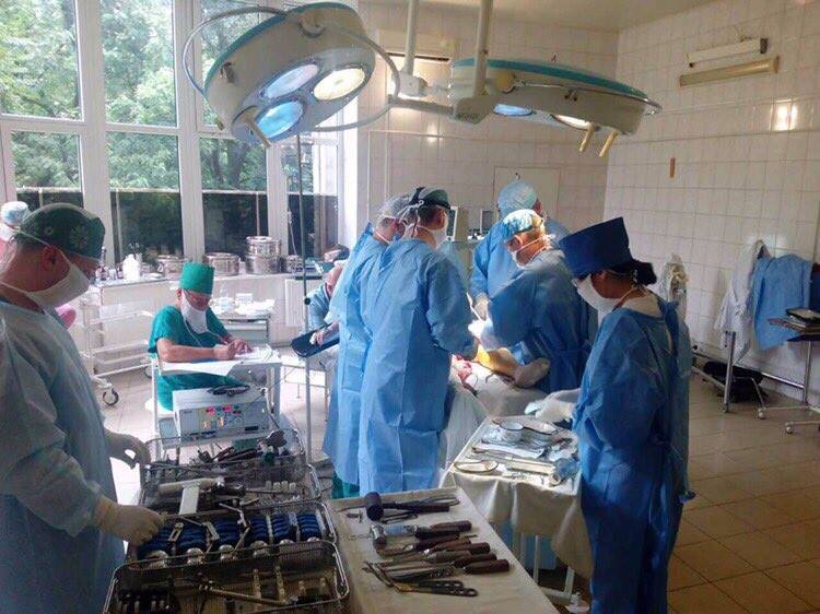У міській лікарні Мукачева почали проводити ендопротезування колінних суглобів (ФОТО)