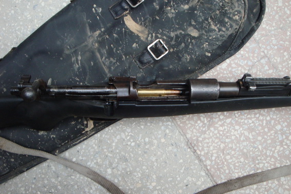 У ході обшуку будинку мешканця Тячівщині виявили зброю, набої та сигарети