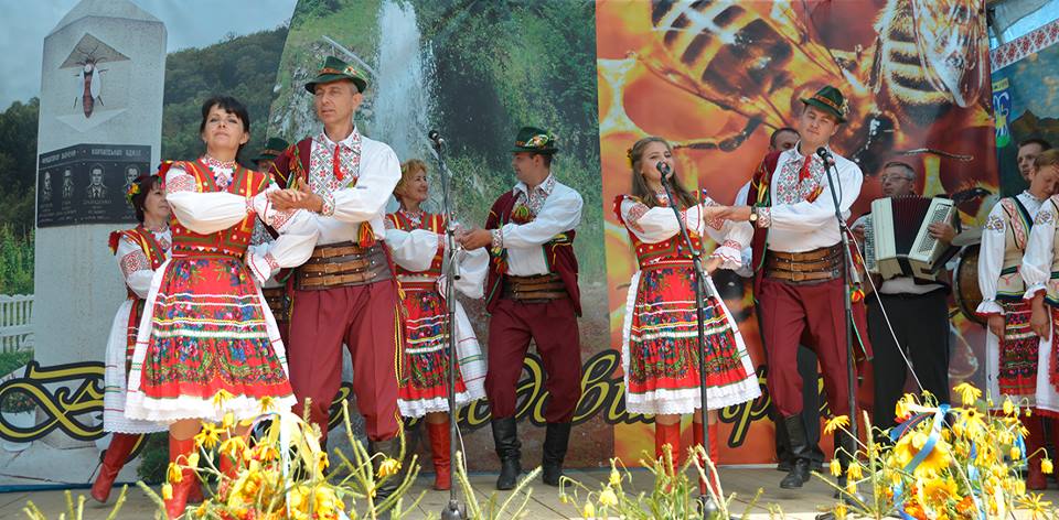На Міжгірщині свято Маковія відзначили медовим фестивалем (ФОТО)