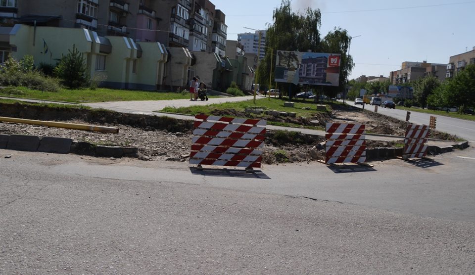 В Ужгороді облаштовують транспортне коло на перехресті вулиць Перемоги-Легоцького (ФОТО)