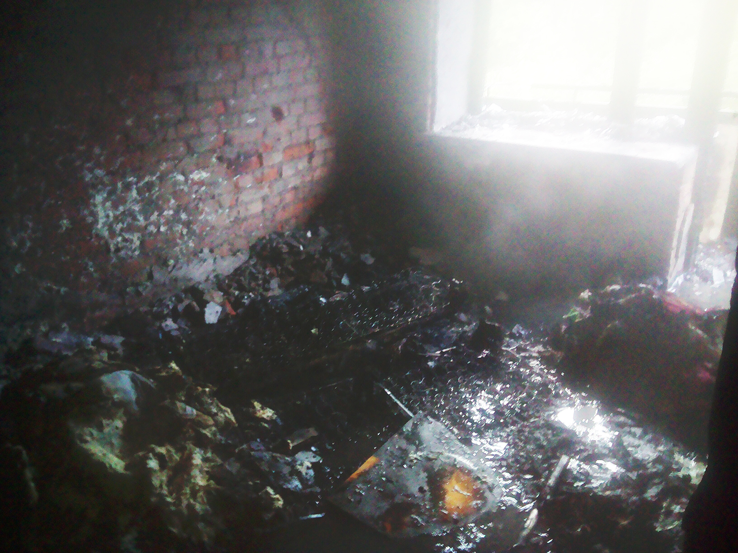 В Ужгороді вигоріла квартира в дев'ятиповерхівці, під час гасіння евакуювали 12 людей