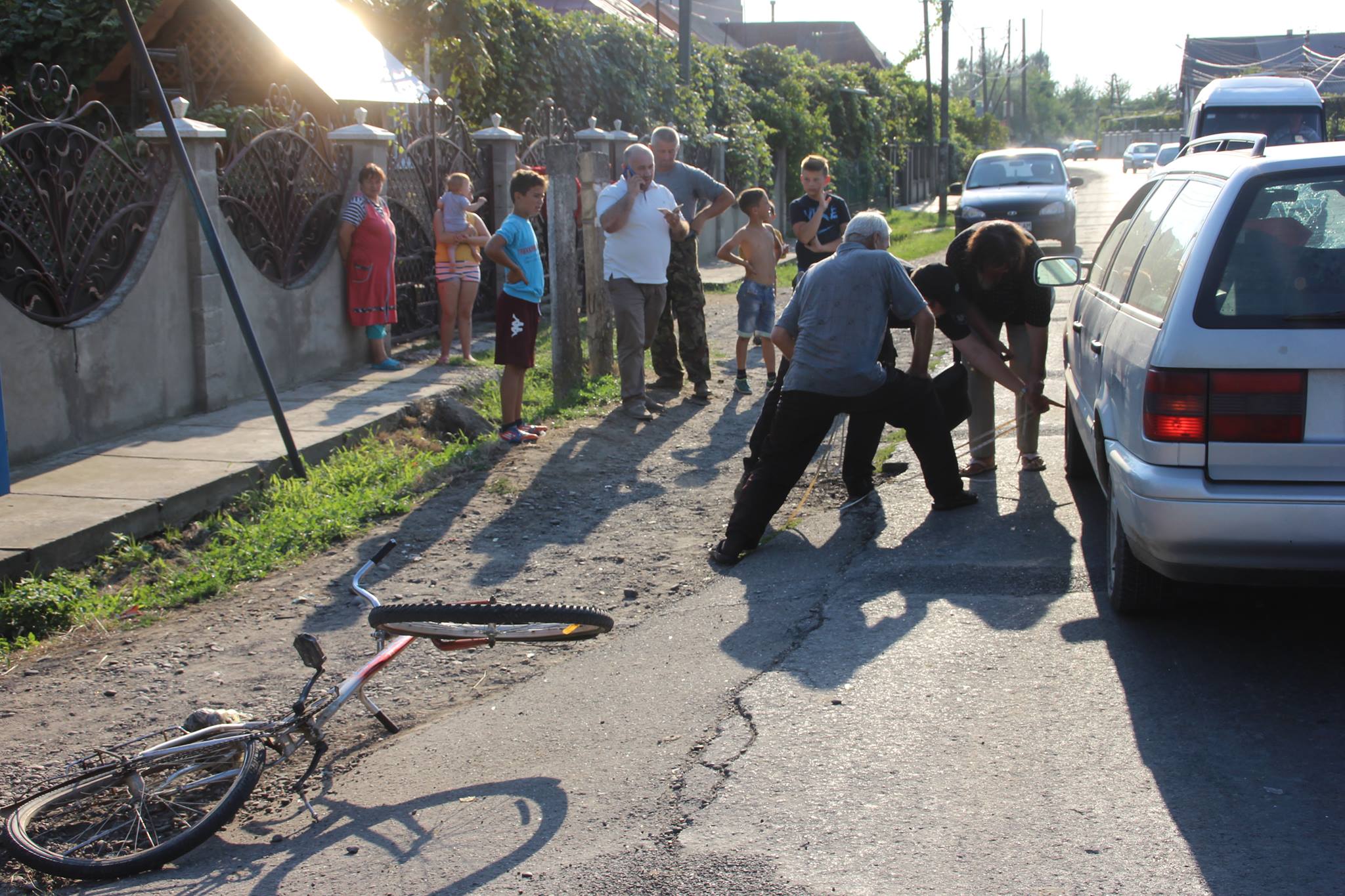 У Підвиноградові на Виноградівщині Volkswagen збив велосипедиста (ФОТО)