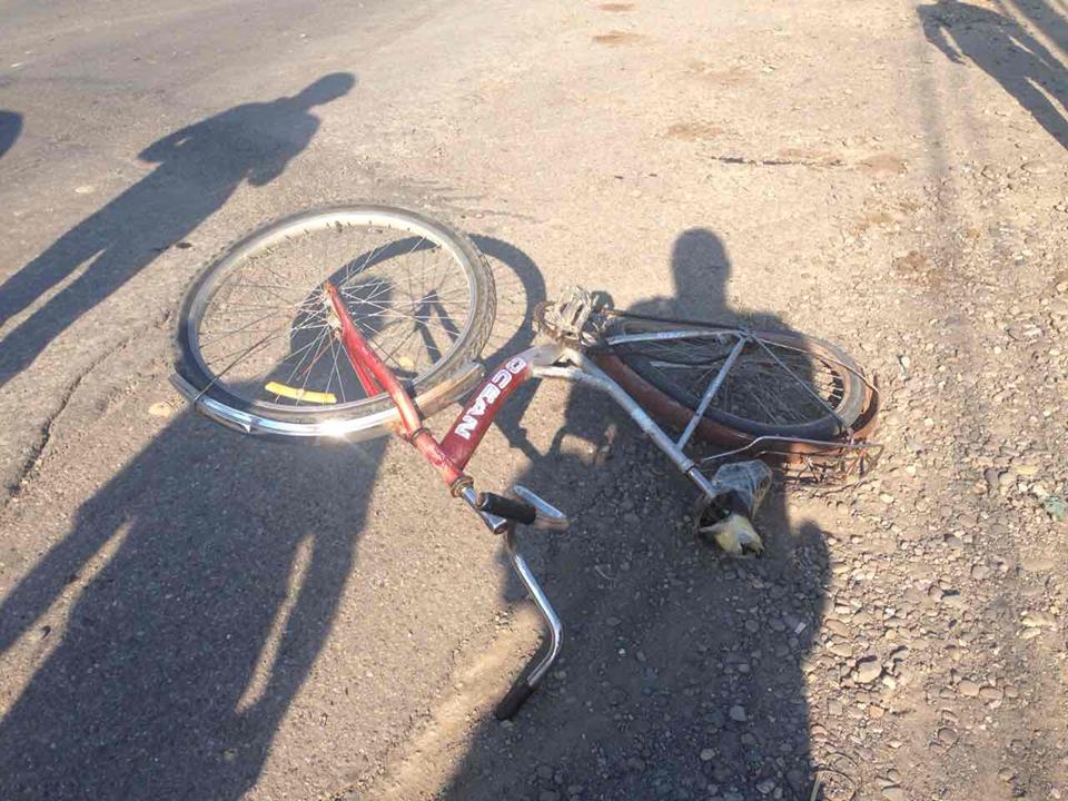 У селі на Виноградівщині "іноземний" Volkswagen Pаssаt збив 14-річного велосипедиста, хлопець – в реанімації (ФОТО)