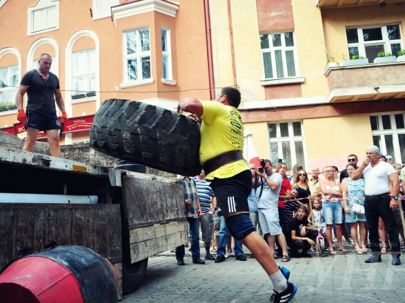 В Ужгороді під час традиційного силового турніру "Карпатський медвідь" позмагалися за титул найсильнішого (ФОТО)