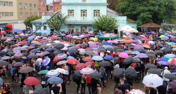 На зйомки "Караоке на Майдані" прийшли сотні ужгородців (ФОТО)