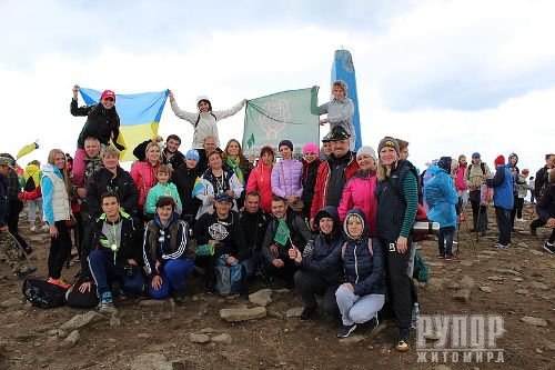 Лісівники Житомирщини професійне свято відзначили сходженням на Говерлу (ФОТО)