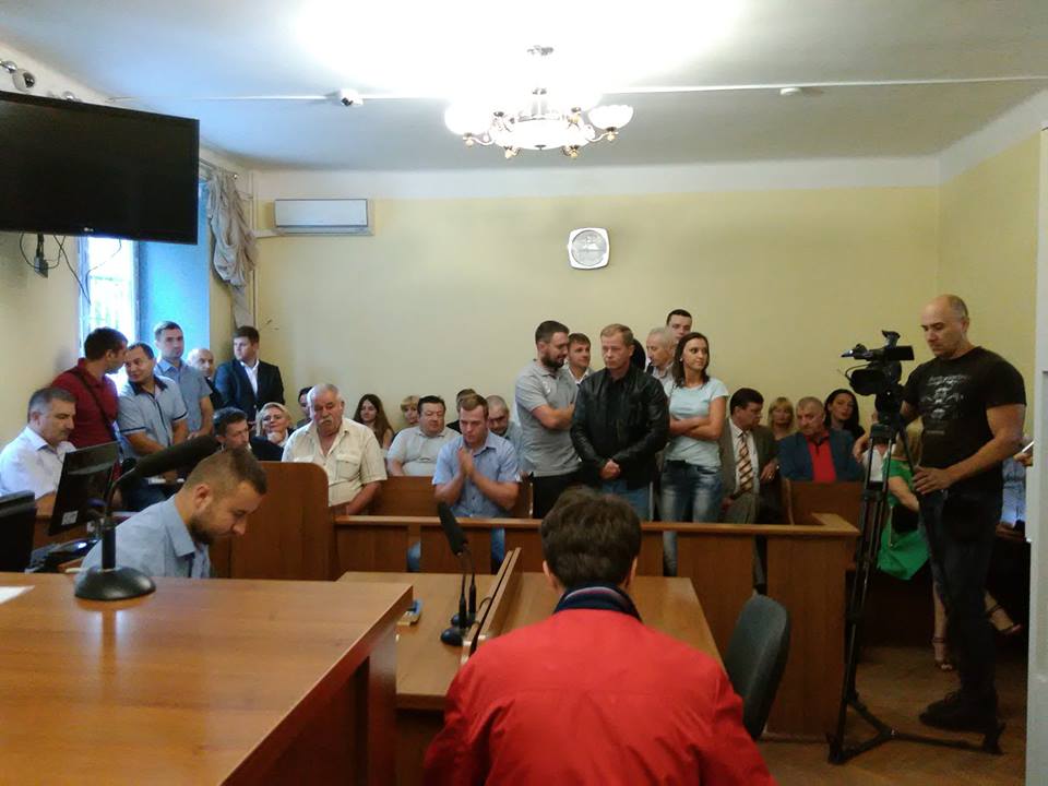 На суд проти Віталія Шалапаюка прийшли понад 100 адвокатів Закарпаття