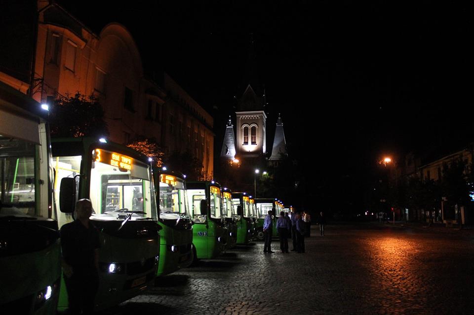 На вулиці Мукачева виїхав новий громадський транспорт (ФОТО)