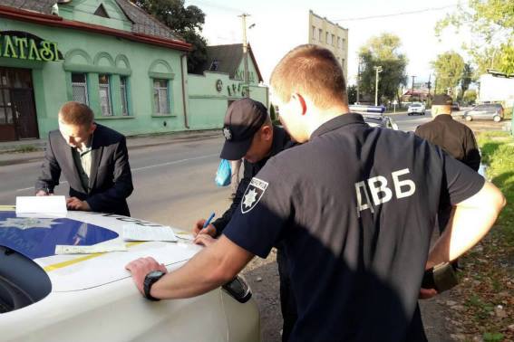 На Тячівщині водій-порушник намагався відкупитися від патрульних 