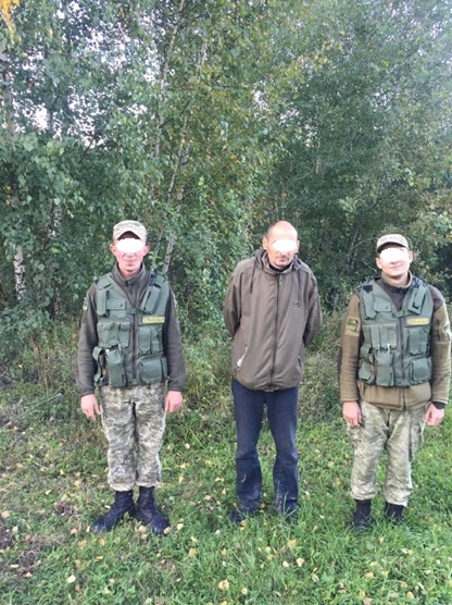 Білоруса-нелегала, котрий намагався втекти від кримінального минулого до Європи, затримали у лісах Закарпаття (ФОТО)