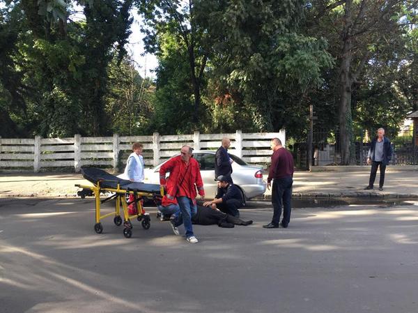 В Ужгороді на "зебрі" автомобіль Daewoo збив жінку (ФОТО)