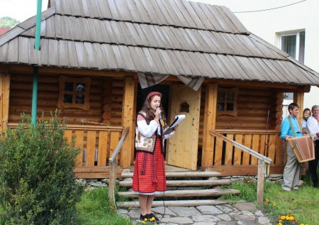 У Богдані на Рахівщині відкрили музей "Гуцульська хатинка" (ФОТО)